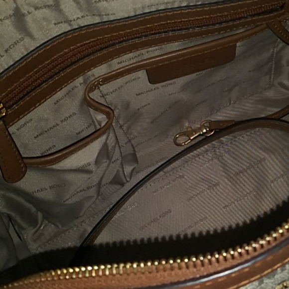 Michael Kors purse - Picture 4 of 6